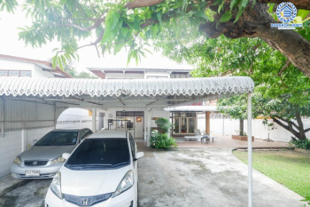 *****บ้านเดี่ยวมือสองย่านกรุงเทพฯ ม.จรัญสนิทวงศ์75 เนื้อที่กว้างขวางมากถึง 119 ตร.ว.  ฟังก์ชัน 3 ห้องนอน 3 ห้องน้ำ ที่จอดรถ 2 คัน พื้นที่หน้าบ้านกว้างขวาง บนทำเลแห่งการเดินทาง ใกล้รถไฟฟ้าสายสีแดงอ่อน "สถานีบางบำหรุ" และทางด่วน "ศรีรัช"